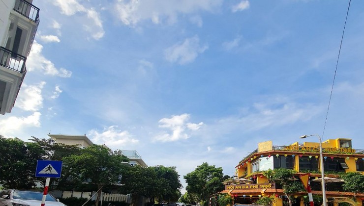 Shophouse 5 tầng trung tâm phường Trâu Quỳ, quận Gia Lâm. Đất 82m2, 333m2 sàn. Lh 0989894845